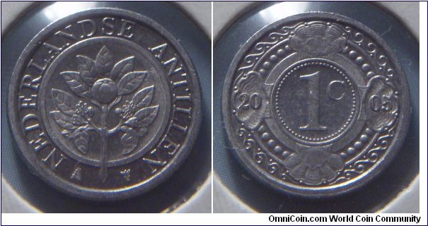 Netherlands Antilles | 
1 Cent, 2005 | 
14 mm, 0.7 gr. | 
Aluminium | 

Obverse: Orange blossom | 
Lettering: NEDERLANDSE ANTILLEN | 

Reverse: Denomination in centre divides date | 
Lettering: 1 C 2004 |
