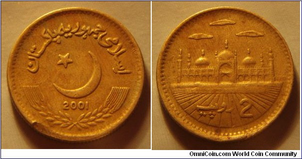 Pakistan | 
2 Rupees, 2001 | 
22.5 mm, 5 gr. | 
Nickel-brass | 

Obverse: Crescent and star, date below | 
Lettering: اسلامی جمہوریہ پاکِستان 2001 | 

Reverse: Baadshahi Mosque in Lahore, denomination below | 
Lettering: 2 روپی |