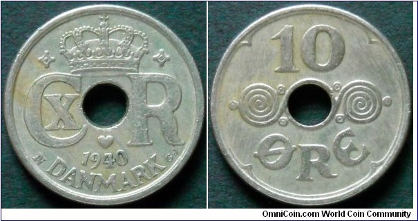 Denmark 10 ore.
1940 N/GJ, 
Cu-ni. Weight; 3g.
Diameter; 18mm.
Mintage: 2.998.000 pieces.