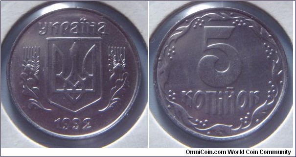 Ukraine | 
5 Kopiyok, 1992 | 
24 mm, 4.3 gr. | 
Stainless Steel | 

Obverse: National Coat of Arms, date below | 
Lettering: україна 1992 |

Reverse: Denomination | 
Lettering: 5 копійок |