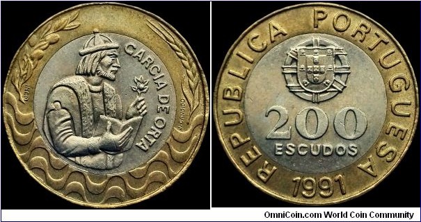 Portugal - 200 Escudos - 1991 - Weight 9,8 gr - Bi-Metallic Copper-nickel center in Aluminium-bronze ring - Size 28,0 mm - Thickness 2,2 mm - Alignment Coin (180°) - Engraver J.Candido - Obverse Garcia de Orta (1501-1568) - Edge : Smooth and milled (7 sections each) - Mintage 33 000 000 - Reference KM# 655 (1991-2001)