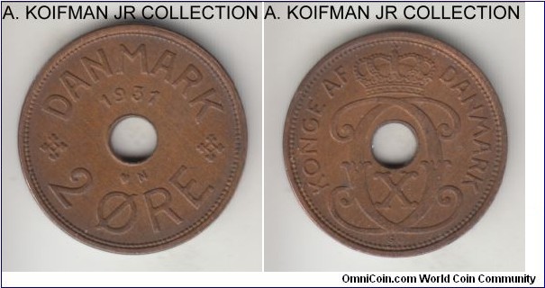 DE37B
KM-827.2, 1937 Denmark 2 ore; bronze, plain edge; Christian X, extra fine or about.