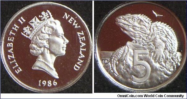 Queen Elizabeth II, New Zealand 5 Cents, 1986I. 2.8300 g, Copper-Nickel, 19.43mm. Mintage: 10,000 units. PROOF.