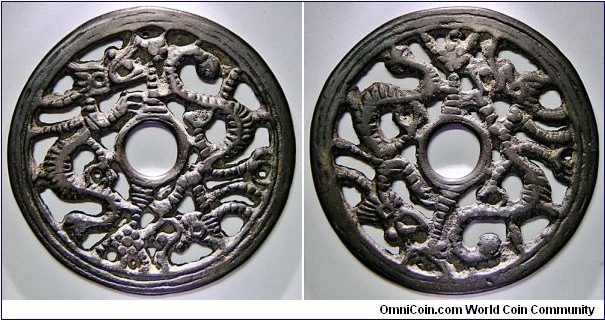 Song dynasty Double Dragons openwork Large bronze amulet, 2 dragons chasing pearls. 41.5g, 59.85mm. 