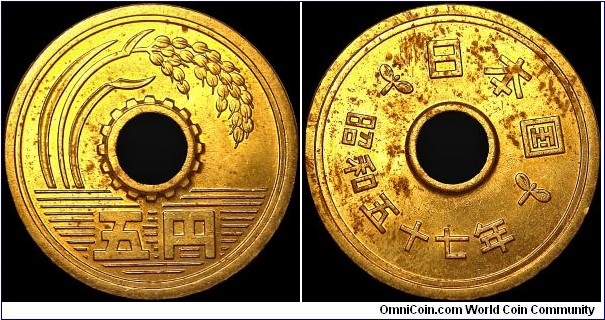 Japan - 5 Yen - 1982 - Weight 3,75 gr - Brass - Size 22 mm - Thickness 1,5 mm - Alignment Medal (0°) - Edge : Smooth - Reference Y# 72 (1949-89)