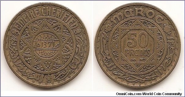 50 Francs -AH1371-
Y#51
Aluminum-Bronze, 27 mm. Obv: Date in inner circle of doubled tri-lobe star, all within circle Rev: Value in doubled square within circle
