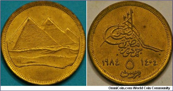 5 Piastres, featuring the pyramids of Giza, apparently 1 of 3 varieties that year, 1984 (1404), 23 mm, Al-bronze?