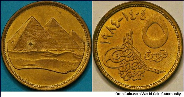 5 Piastres, featuring the pyramids of Giza, large O (5) variety, apparent die blemish, 1984 (1404), 23 mm, Al-bronze?