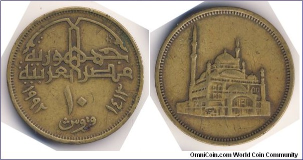 10 Piastres / Qirsh (Arab Republic of Egypt // Aluminium-Bronze) 