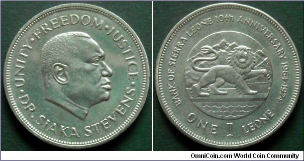 Sierra Leone 1 leone.
(ND) Bank of Sierra Leone 10th Anniversary (1964-1974) Cu-ni. Weight; 28,7g. Diameter; 38,6mm. Mintage: 103.000 units.