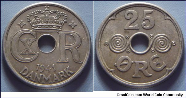 Faroe Islands | 
25 Øre, 1941 | 
23 mm, 4.5 gr. | 
Copper-nickel | 

Obverse: Crowned monogram of Christian X, date below centre hole | 
Lettering: CXR 1941 DANMARK | 

Reverse: Centre hole divides denomination | 
Lettering: 25 ØRE |