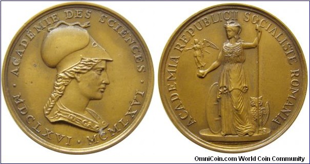 1666 - 1966 Romania Academy of Sciences Des of Romanian Socialist Republic Medal. Bronze: 47MM./57 gm.
Obv: Minerva standing to left with spear in her left hand with an Owl behind. Holding Globe on right hand with Medusenschild stands above and a shield beside. Ledend ACADEMIA REPUBLICII SOCIALISTE ROMANIA. Rev: Bust of Athena in Helmet facing right. Legend ACADEMIE DES SCIENCES MDCLXVI(1666).MCMLXVI(1966)
