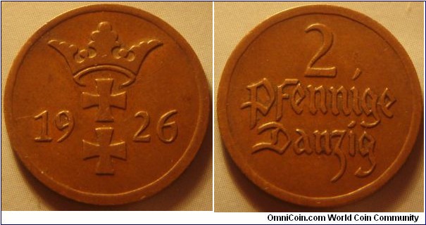 Danzig |
2 Pfennige, 1926 |
19.5 mm, 2.5 gr. |
Bronze |

Obverse: Coat of Arms divide date |
Lettering: 19 26 |

Reverse: Denomination |
Lettering: 2 Pfennige Danzig |