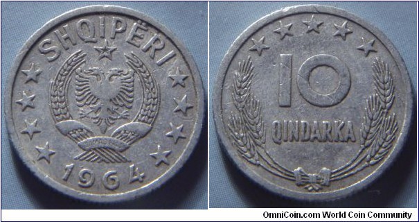 Albania | 
10 Qindarka, 1964 | 
20 mm, 1.2 gr | 
Aluminium | 

Obverse: National Coat of Arms, date below | 
Lettering: SHQIPËRI 1964 | 

Reverse: Denomination surrounded by ears of wheat and five stars | 
Lettering: 10 QINDARKA |