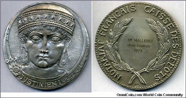 1973 France Notary Cash Deposit Justinien I Medal by J. Mauviel. Silver: 60MM./135 gm.
Obv: Portrait of Justinien I. Legend JVSTINIEN 1er 527 - 565. Rev: Legend NOTARIAT FRANCAIS CAISS DES DEPOTS. Awarded details with date in centre with wreath surround.
