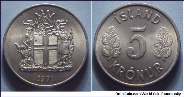 Iceland | 
5 Krónur, 1971 | 
21 mm, 4 gr. | 
Copper-nickel | 

Obverse: National Coat of Arms, date below |
Lettering: 1971 | 

Reverse: Denomination | 
Lettering: ÍSLAND 5 KRÓNUR |