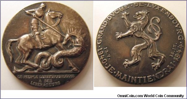 1940-1944 German WW2 Luxembourg 'A SES LIBERATEURS' Medal by Tremont. Silver: 46MM
Obv: Knight riding on hrose killing dragon. Exergue LE PEUPLE LUXEMBOUGEOIS A SES LIBERATEURS. Rev: Arms of Luxembourg, legend GRAND.DVCHE.DE.LVXEMBOVRG 10.V.1940.IE.MAINTIENDRAI.10.IX.1944

