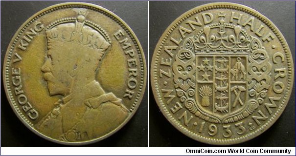 New Zealand 1933 half crown. Weight: 13.83g. 