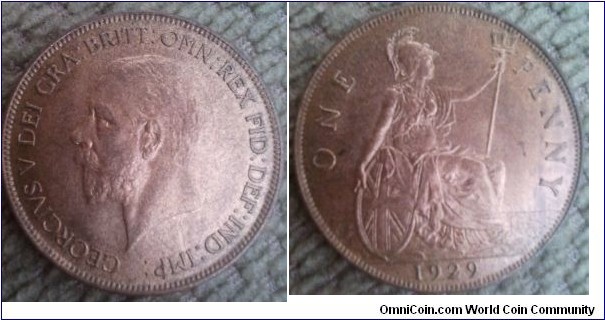 BU penny with good lustre, small carbon spots on reverse but does not take away from the coin
