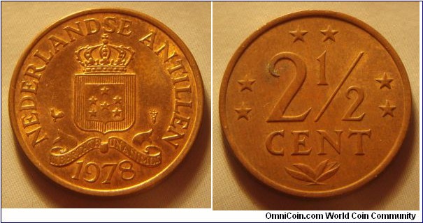 Netherlands Antilles | 
2½ Cent, 1978 | 
22 mm, 4 gr. | 
Bronze | 

Obverse: National Coat of Arms, date below | 
Lettering: NEDERLANDSE ANTILLEN 1978 | 

Reverse: Six stars representing the six islands federation, denomination centre | 
Lettering: ** ** ** 2½ CENT |