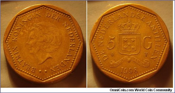 Netherlands Antilles | 
5 Gulden, 1998 | 
26 mm, 11 gr. | 
Brass plated Steel | 

Obverse: Queen Beatrix facing left | 
Lettering: • BEATRIX KONINGIN DER NEDERLANDEN • | 

Reverse: National Coat of Arms divides denomination, date below | 
Lettering: DE NEDERLANDSE ANTILLEN 5 G 1998 |