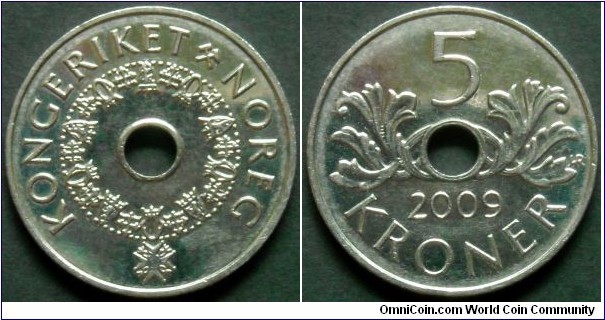 Norway 5 kroner.
2009, Cu-ni.
Det Norske Myntverket (The Norwegian Mint), Kongsberg. 
After 2006 no initials were placed on Norwegian coins.