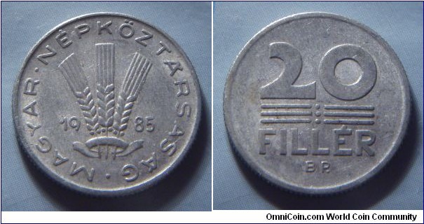 Hungarian People's Republic | 
20 Fillér, 1985 | 
20.3 mm, 0.95 gr. | 
Aluminium | 

Obverse: Three wheat stalks divides date | 
Lettering: • MAGYAR • NÉPKÖZTÁRSASÁG 1985 | 

Reverse: Denomination | 
Lettering: 20 FILLÉR |