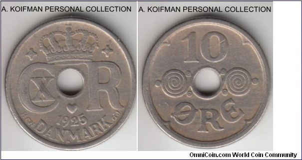 KM-822.1, 1925 Denmark 10 ore; copper-nickel, plain edge; fine to very fine, hard to evaluate this type of coins with little detail.