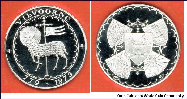 silver medal, issued to commemorate the 1200th anniversary of the City of Vilvoorde. The obverse shows a replica of a 