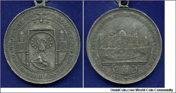 Zinc medal To commemorate the 600th anniversary of the endowment of the city status to the Celle settlement by the Duke of Otto in 1292.  
Zur erinnerung an die 600 jahr jubelfeier der stadt celle 25 mai 1892.

Zinc 43mm.
