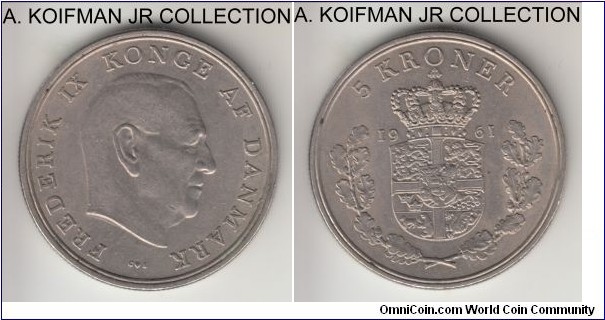 KM-853.1, 1961 Denmark 5 kroner; copper-nickel, reeded edge; Frederik IX, large crown, average toned uncirculated or almost obverse, light luster on uncirculated reverse, few bag marks.