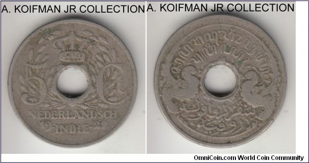 KM-313, 1922 Netherlands East Indies 5 cents; copper-nickel, plain edge; Wilhelmina I, average circulated.