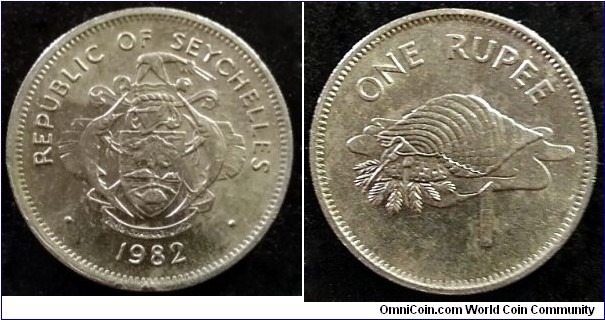 Seychelles 1 rupee.
1982, Cu-ni.