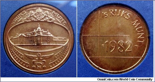 Netherlands - Mint token from 1982 annual coin set.