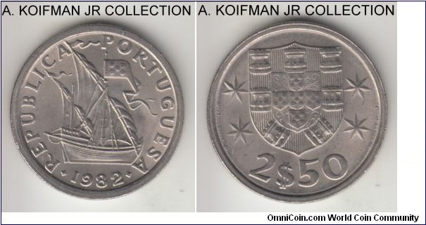 KM-590, 1982 Portugal 2 1/2 escudos; copper-nickel, reeded edge; average uncirculated.