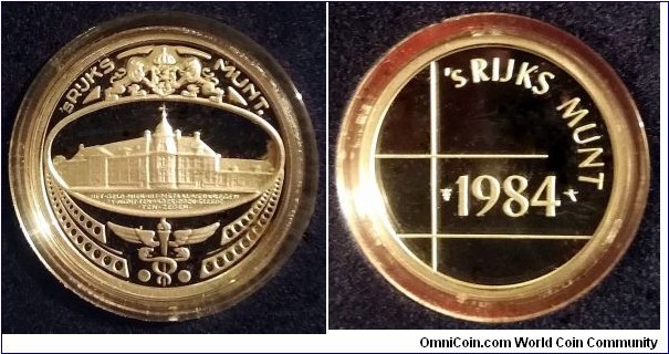 Netherlands - Mint token from 1984 proof coin set. Ag 925. Weight; 5.5g.