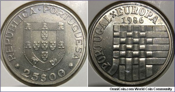 25 Escudos (3rd Portuguese Republic / Accession of Portugal to the European Economic Community // Copper-Nickel)