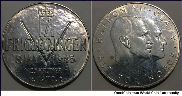 25 Kroner (Kingdom of Norway / King Olav V / 25th Anniversary of Norway's Liberation // SILVER 0.875 / 29g / ⌀39mm)