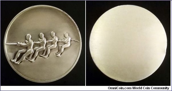 Tug of war medal 