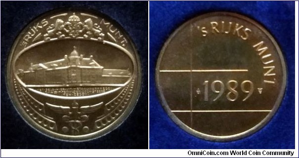 Royal Dutch Mint token from Netherlands Antilles 1989 mint set.