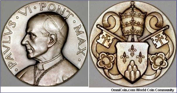 Second of 2 medallions issued in 1966 by John Pinches of Pope Paul VI, 1933 to 1978.