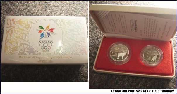 Box of Japan 1998 Nagano Olympics Third Series silver and nicupro set. (there is no way I could afford a set that had the gold coin in it)

Nice packaging and comes with the white felt box with red lining.

Mintage of this set is strictly set at 100,000.