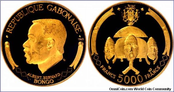 Only the second god coin issued from Gabon. The obverse features the President El Hadj Omar Bongo Ondimba, who we think should have come from Congo. The reverse shows a three masks, apparently a reliquary figure of Bakota.