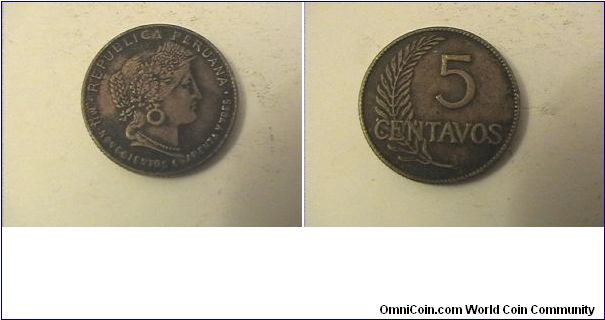 REPUBLICA PERUANA
date spelled out
MIL NOVECIENTOS CUARENTA Y TRES
5 CENTAVOS
brass