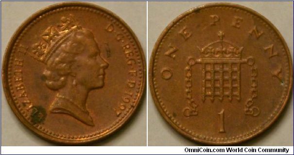 1 penny, featuring crowned portcullis with chains (the Badge of the Palace of Westminster) 20.3 mm, copper plated steel