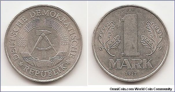 1 Mark Demokratic Republic
KM#35.2
2.4000 g., Aluminum, 25 mm. Obv: State emblem Rev: Large,
thick denomination flanked by leaves, small date below