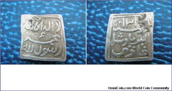 this coin belong to mugal king akbar-e-azam.its selver coin