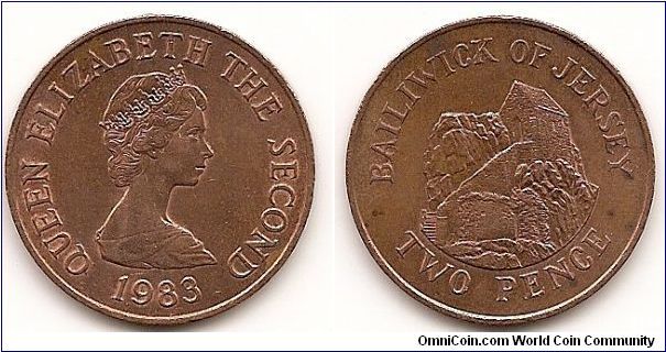 2 Pence
KM#55
7.1000 g., Bronze, 25.91 mm. Ruler: Elizabeth II Obv: Young
bust right Rev: L'Hermitage, St. Helier