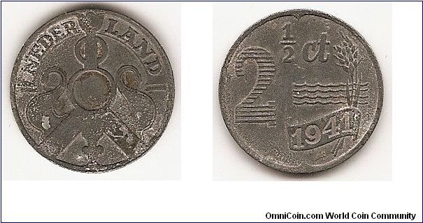 2-1/2 Cent
KM#171
2.0000 g., Zinc, 20 mm. Ruler: Wilhelmina I Obv: Two swans
on roof Rev: Value with four waves