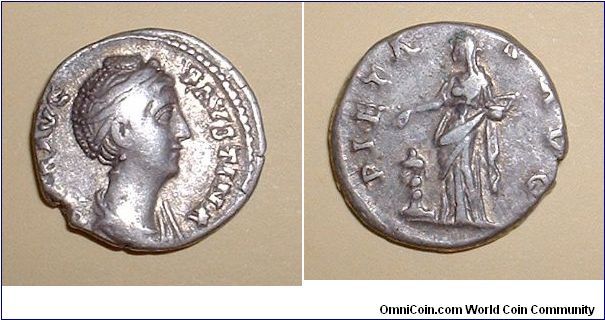 FAUSTINA Sr. - Denarius 141/161 - DIVA AVG FAVSTINA, draped bust right / PIETAS AVG, Pietas standing left, ping incense on altar. Mm 17,3 grs 2,8